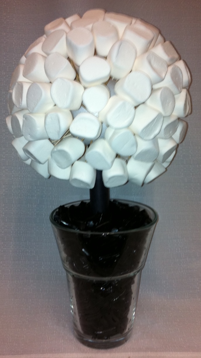Black Based Marshmallow Sweet Tree